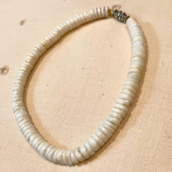 Handmade shell bracelet with secure twist closure. 9” in length. Lovely piece! - Picture 1 of 2